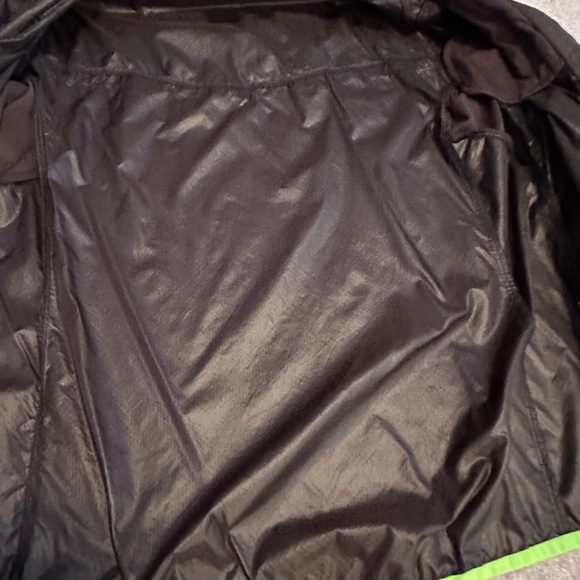 Puma Men's Black Windbreaker with Neon Green Highlights - Picture 6 of 10